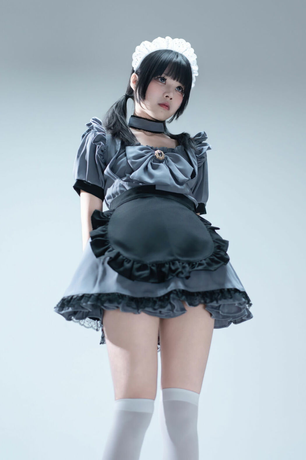 Coser@清水凪 – 手提箱与灰色女仆 (81P)