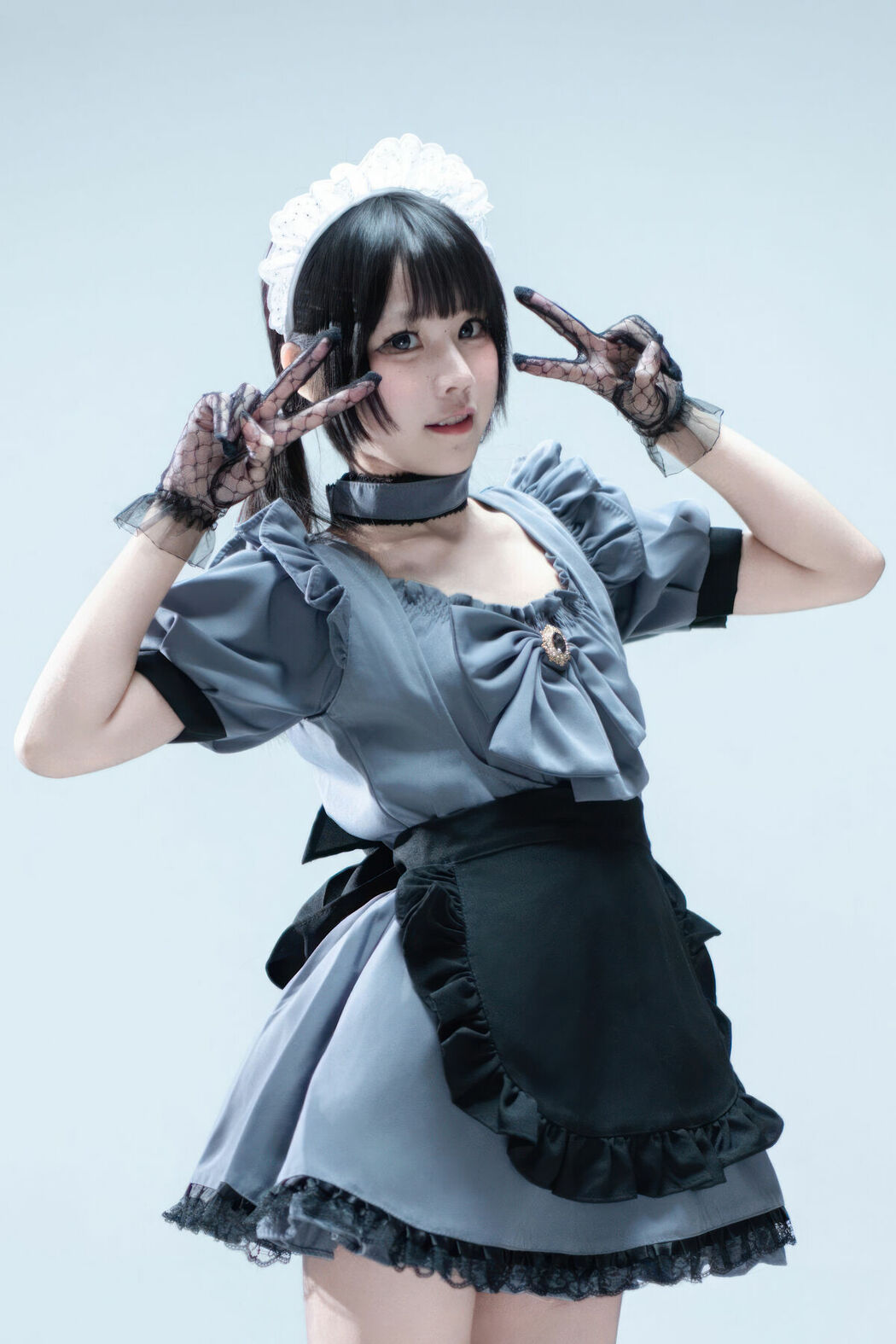 Coser@清水凪 – 手提箱与灰色女仆 (81P)