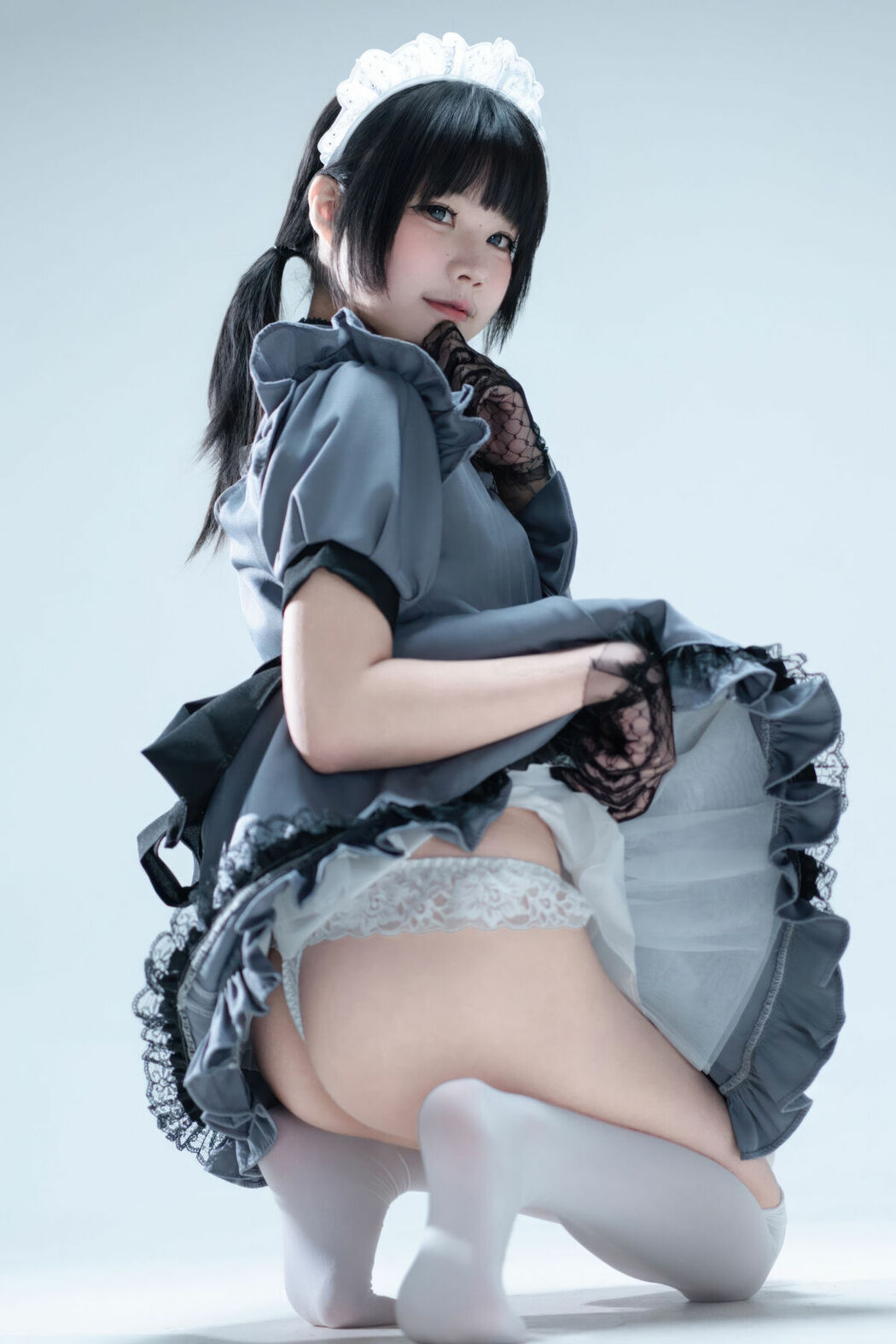 Coser@清水凪 – 手提箱与灰色女仆 (81P)