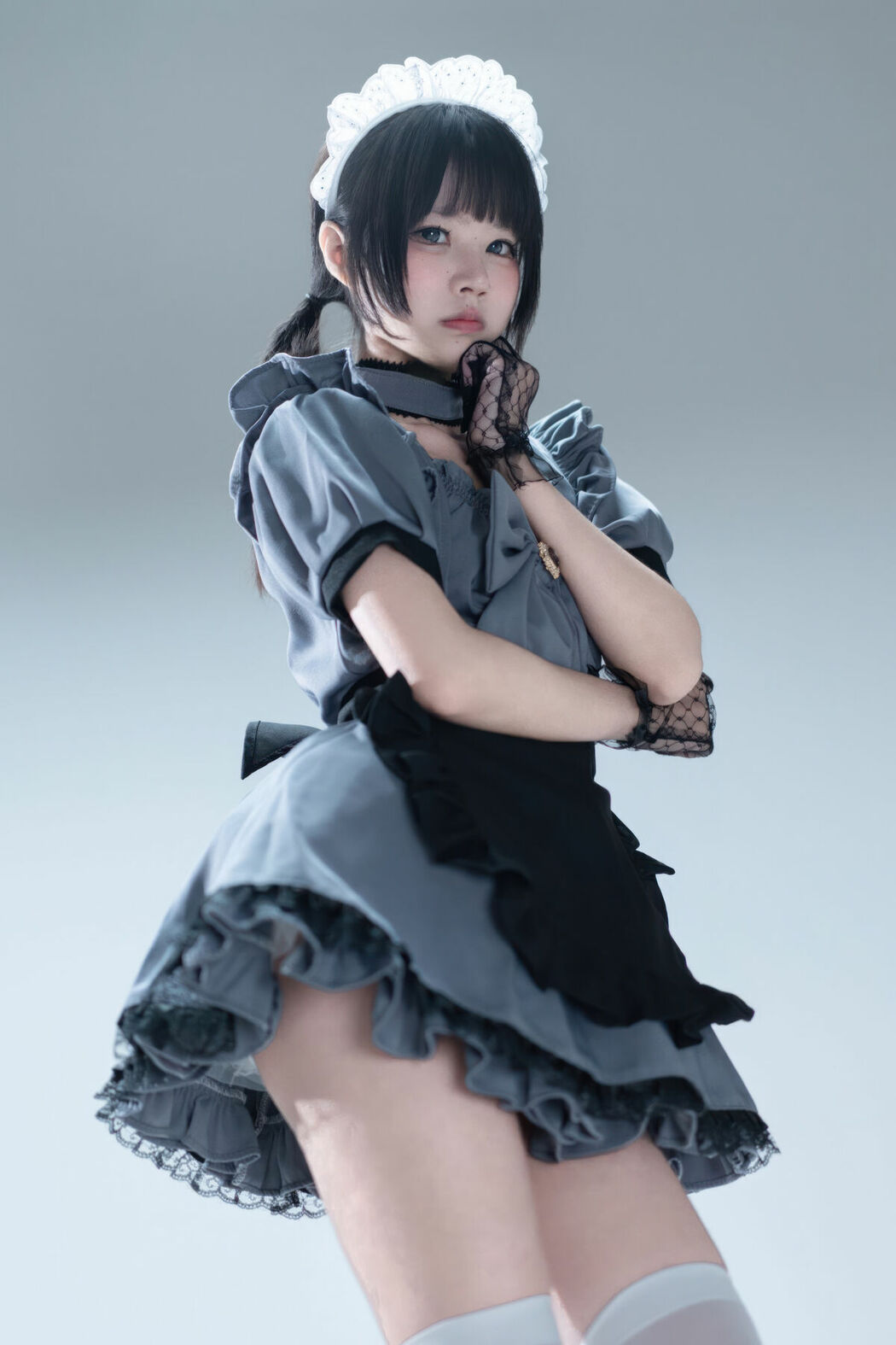 Coser@清水凪 – 手提箱与灰色女仆 (81P)