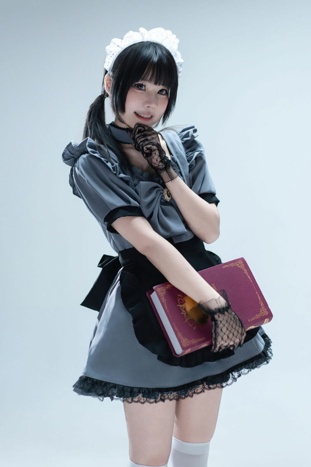 Coser@清水凪 – 手提箱与灰色女仆 (81P)