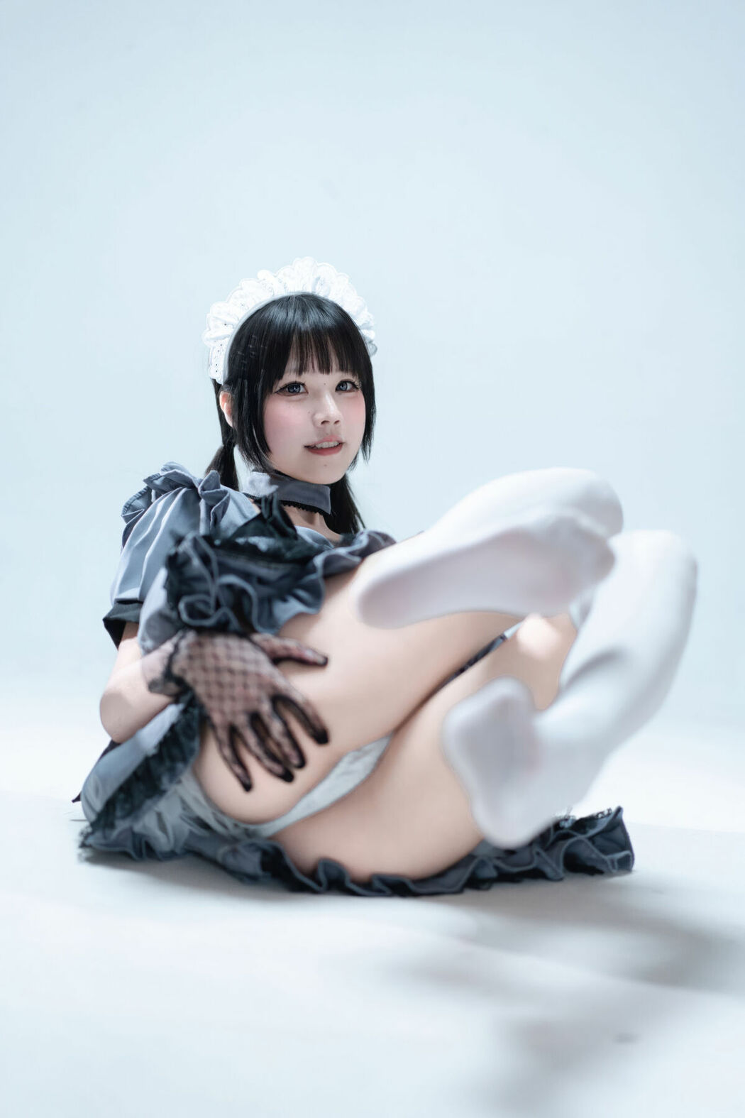 Coser@清水凪 – 手提箱与灰色女仆 (81P)