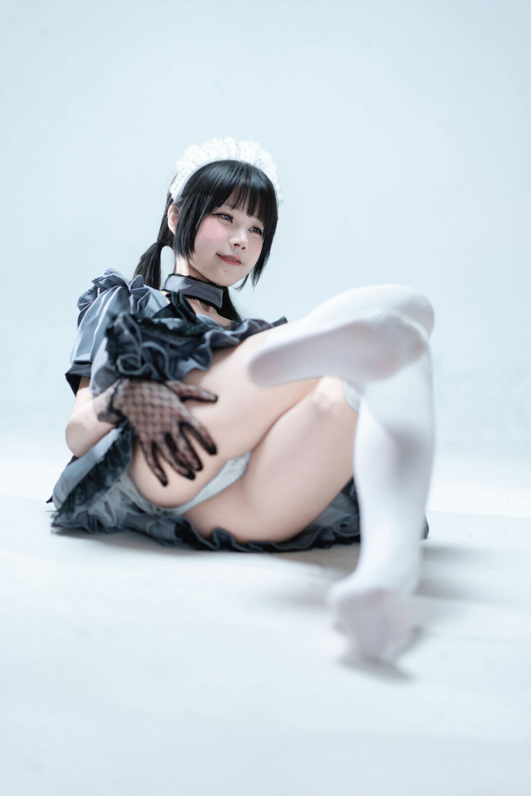 Coser@清水凪 – 手提箱与灰色女仆 (81P)