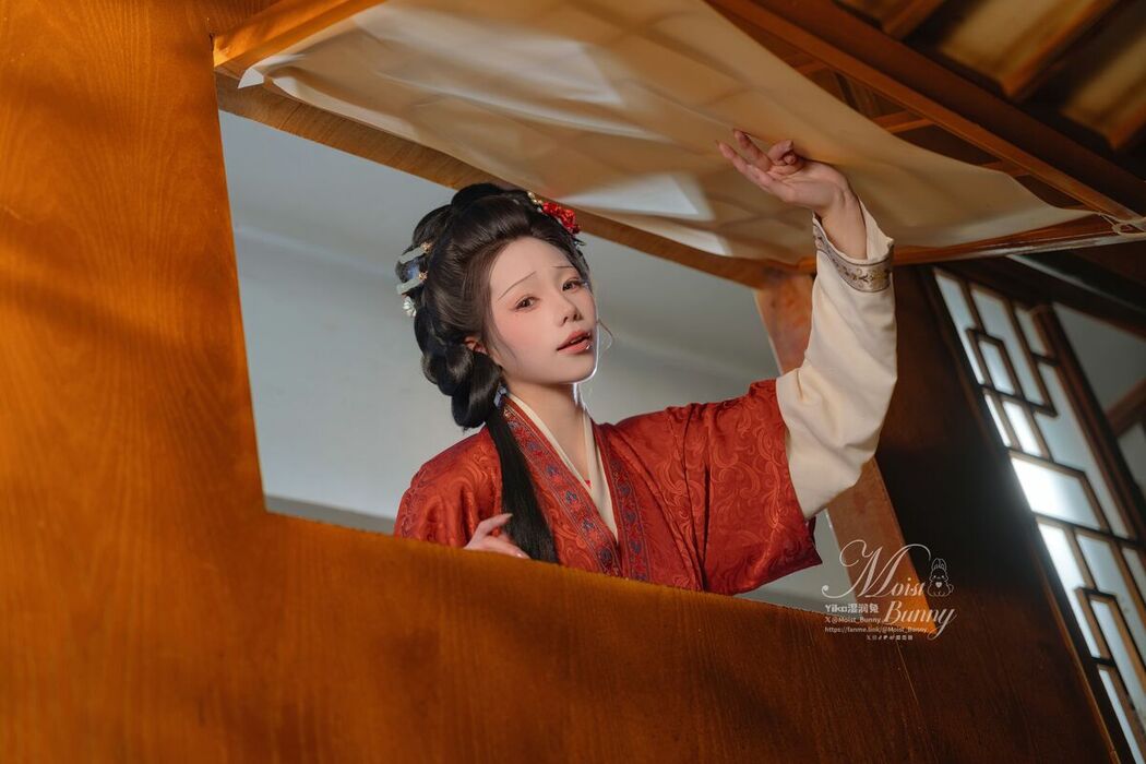 Coser@黏黏团子兔 – 2026年02月作品 快马加鞭-金莲迎春 Part01 (48P – 2V)