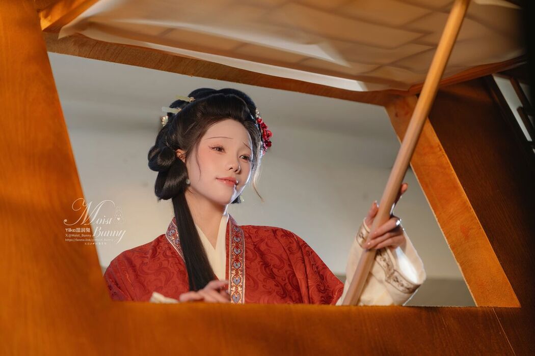 Coser@黏黏团子兔 – 2026年02月作品 快马加鞭-金莲迎春 Part01 (48P – 2V)