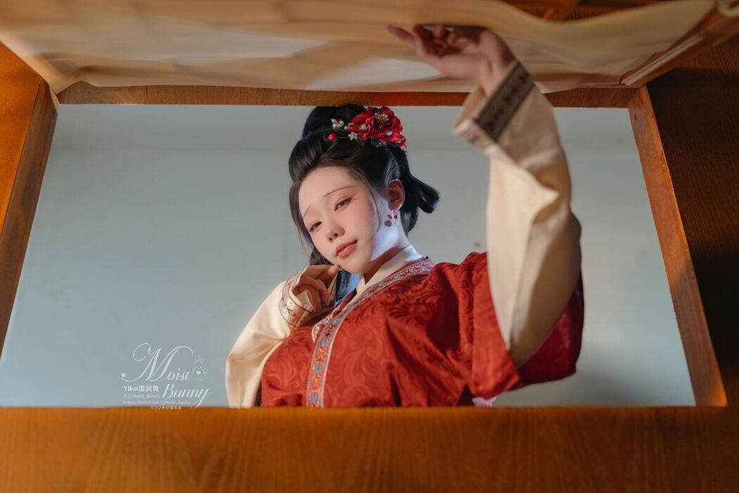 Coser@黏黏团子兔 – 2026年02月作品 快马加鞭-金莲迎春 Part01 (48P – 2V)