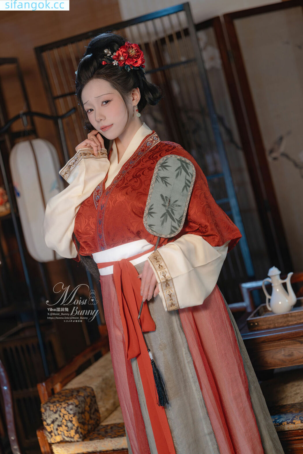 Coser@黏黏团子兔 – 2026年02月作品 快马加鞭-金莲迎春 Part01 (48P – 2V)