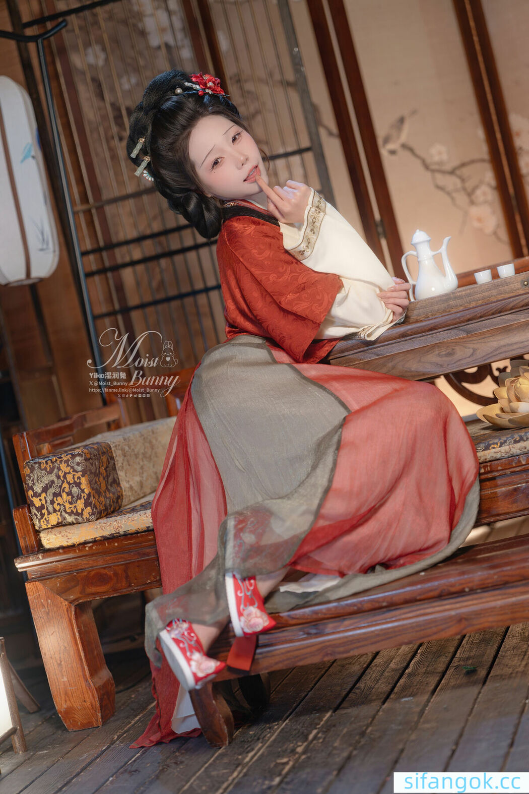 Coser@黏黏团子兔 – 2026年02月作品 快马加鞭-金莲迎春 Part01 (48P – 2V)