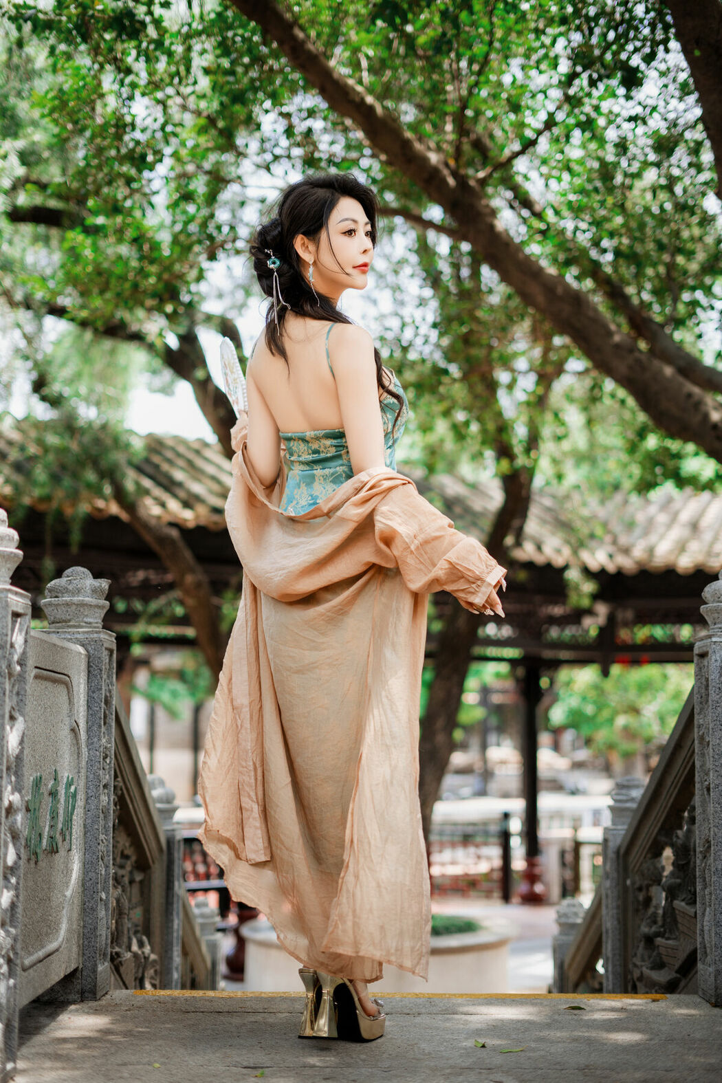 YiTuYu艺图语 Vol.10189 Mi Ni Ai Mei Li (21P)