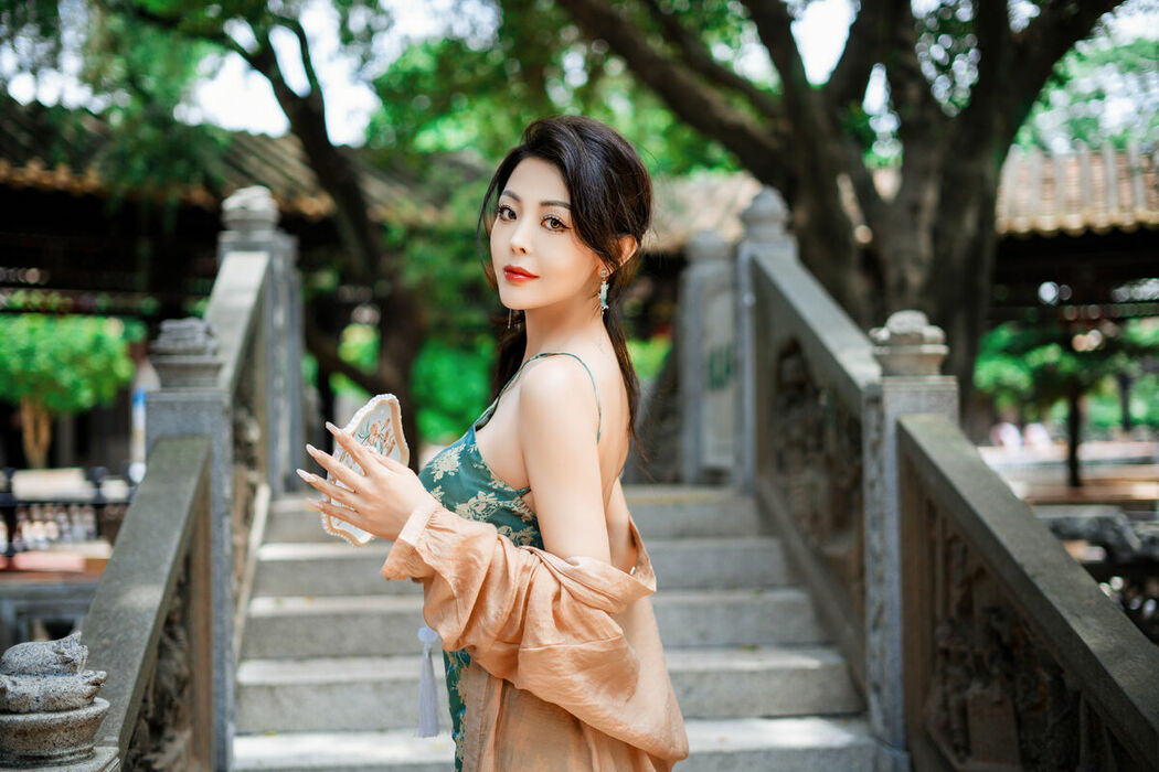 YiTuYu艺图语 Vol.10189 Mi Ni Ai Mei Li (21P)