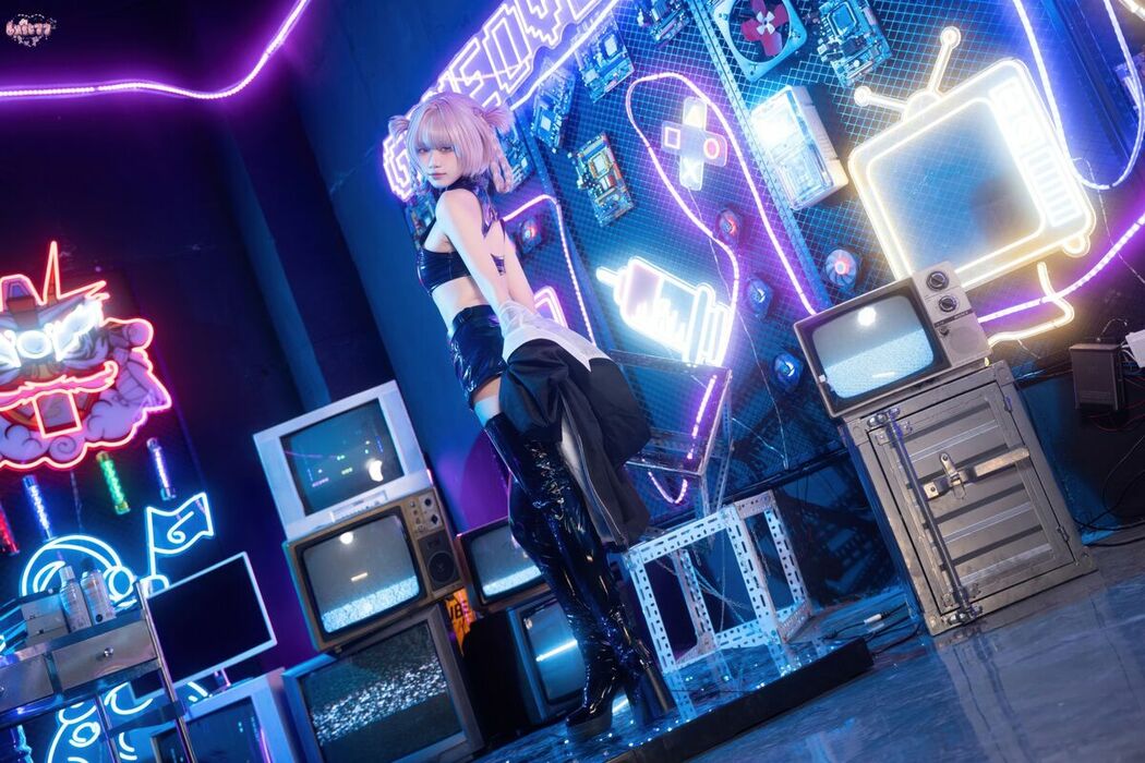 Coser@柒柒要乖哦 – 常服小荠 (42P – 1V)