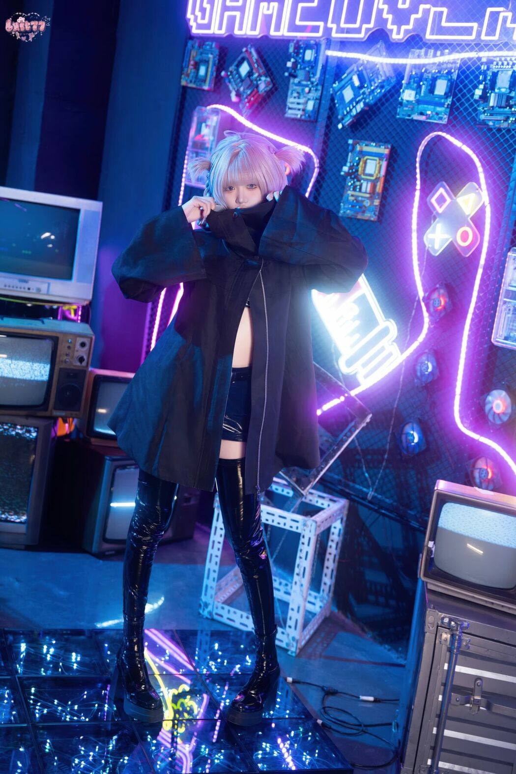 Coser@柒柒要乖哦 – 常服小荠 (42P – 1V)