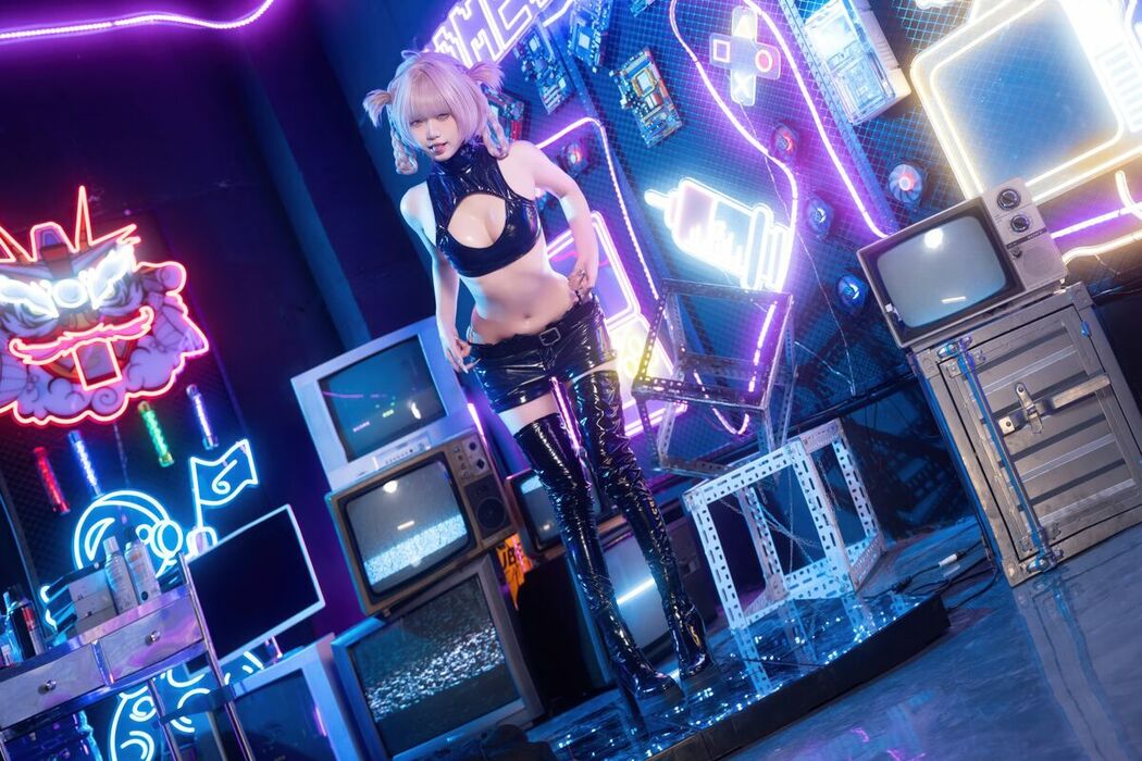 Coser@柒柒要乖哦 – 常服小荠 (42P – 1V)