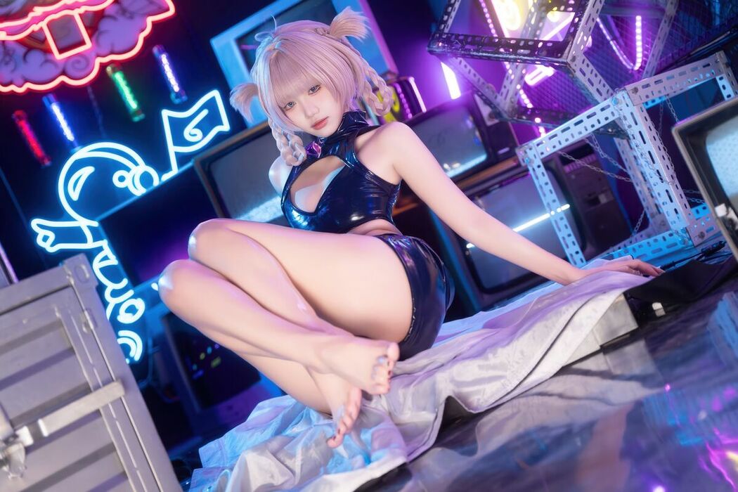 Coser@柒柒要乖哦 – 常服小荠 (42P – 1V)