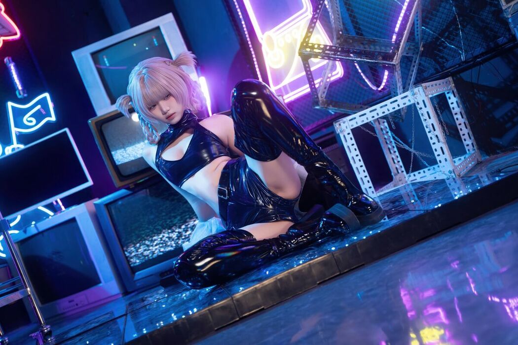 Coser@柒柒要乖哦 – 常服小荠 (42P – 1V)