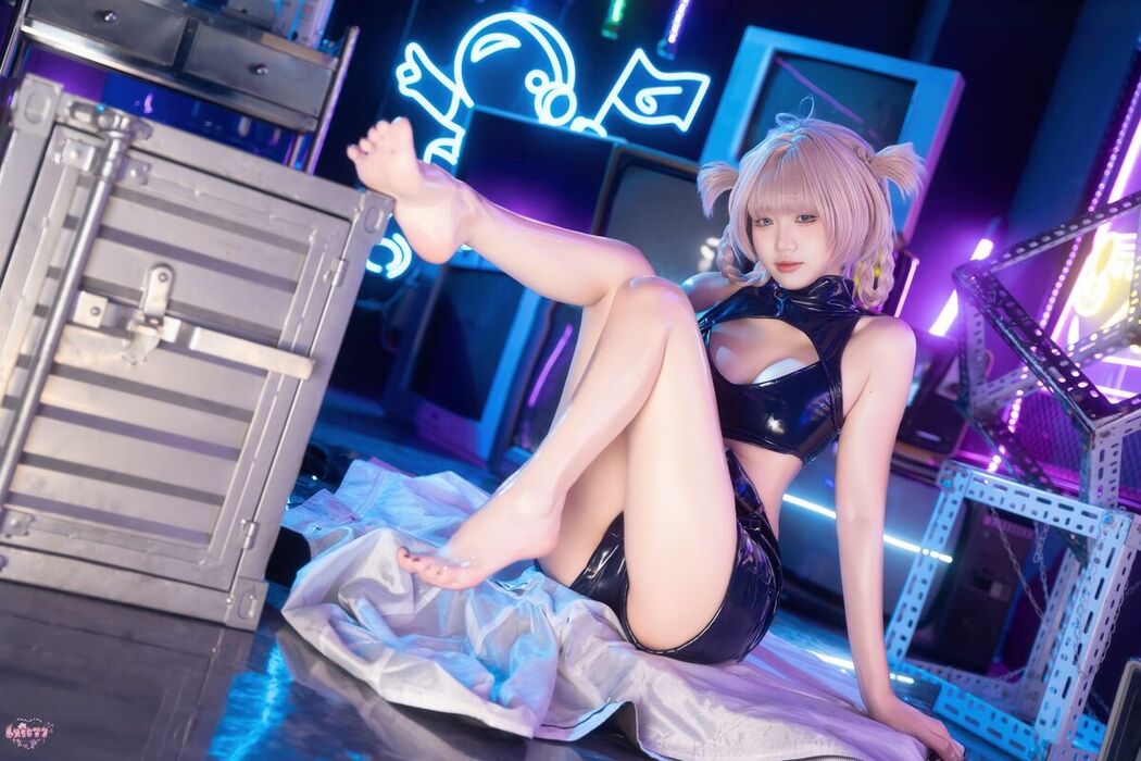 Coser@柒柒要乖哦 – 常服小荠 (42P – 1V)