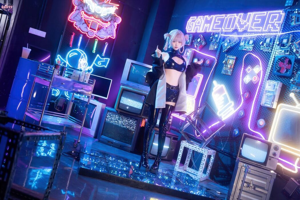 Coser@柒柒要乖哦 – 常服小荠 (42P – 1V)