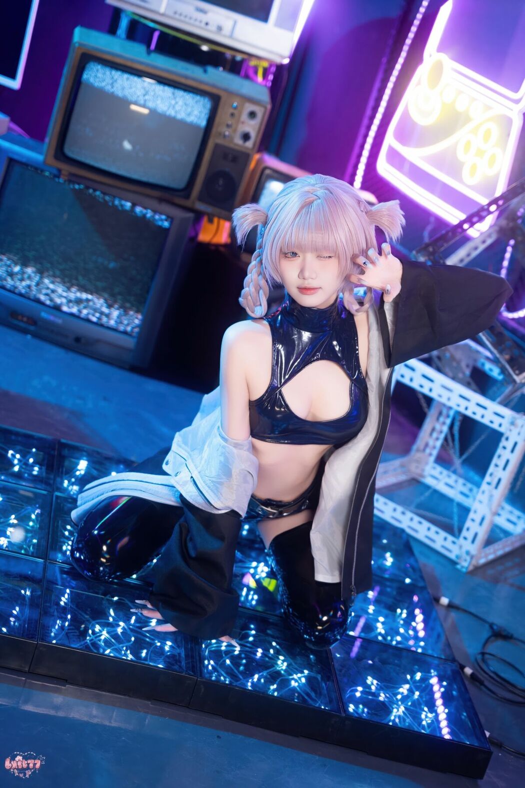 Coser@柒柒要乖哦 – 常服小荠 (42P – 1V)