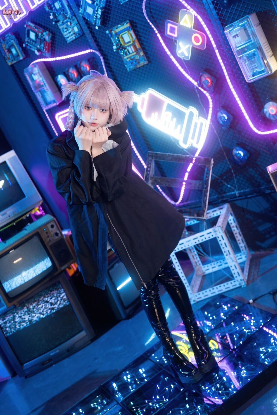 Coser@柒柒要乖哦 – 常服小荠 (42P – 1V)