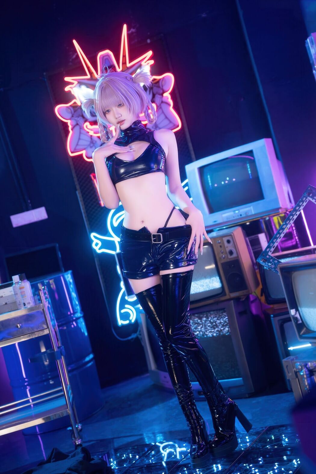 Coser@柒柒要乖哦 – 常服小荠 (42P – 1V)