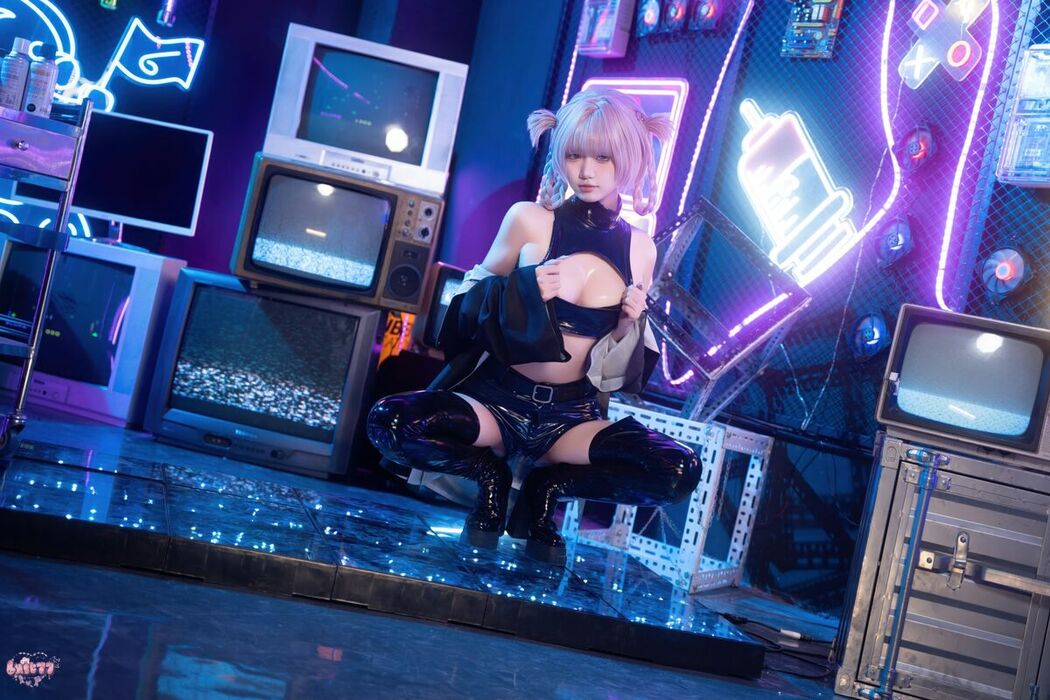 Coser@柒柒要乖哦 – 常服小荠 (42P – 1V)