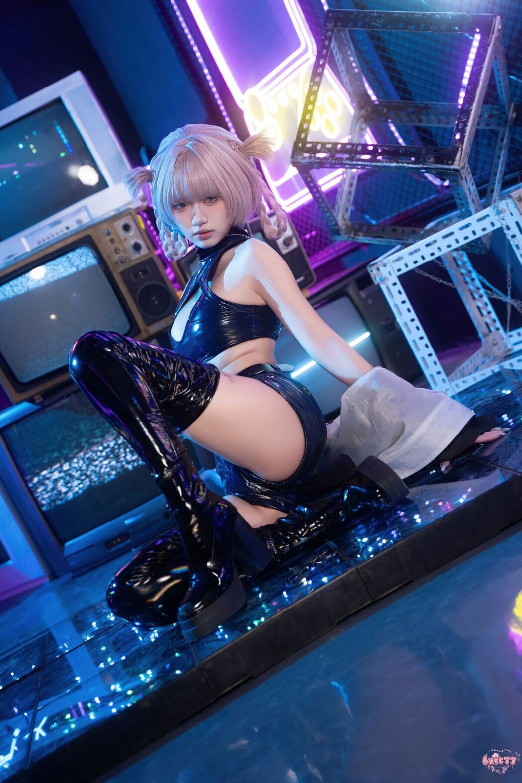 Coser@柒柒要乖哦 – 常服小荠 (42P – 1V)