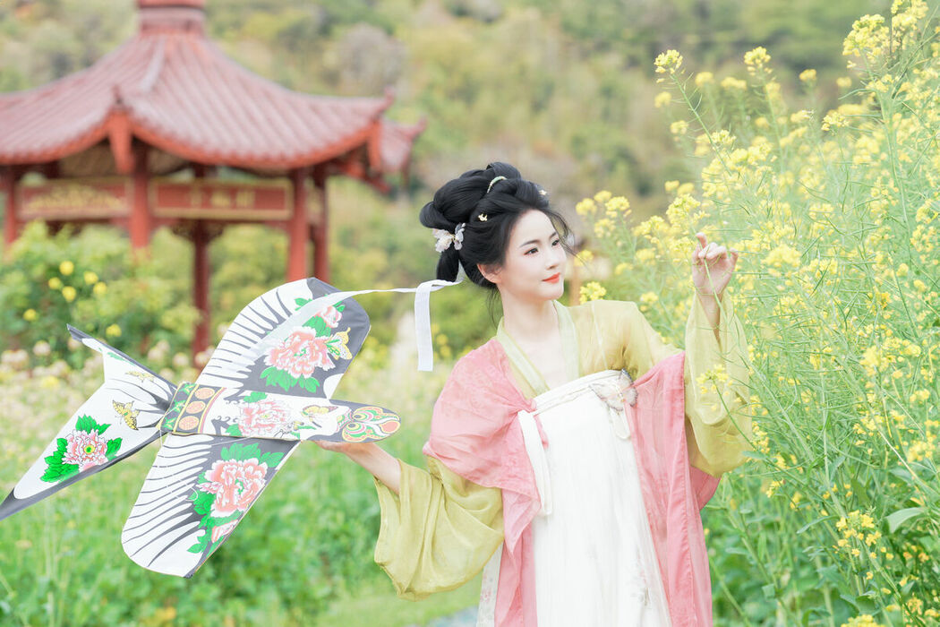 YiTuYu艺图语 Vol.10204 Nan Zhi (18P)