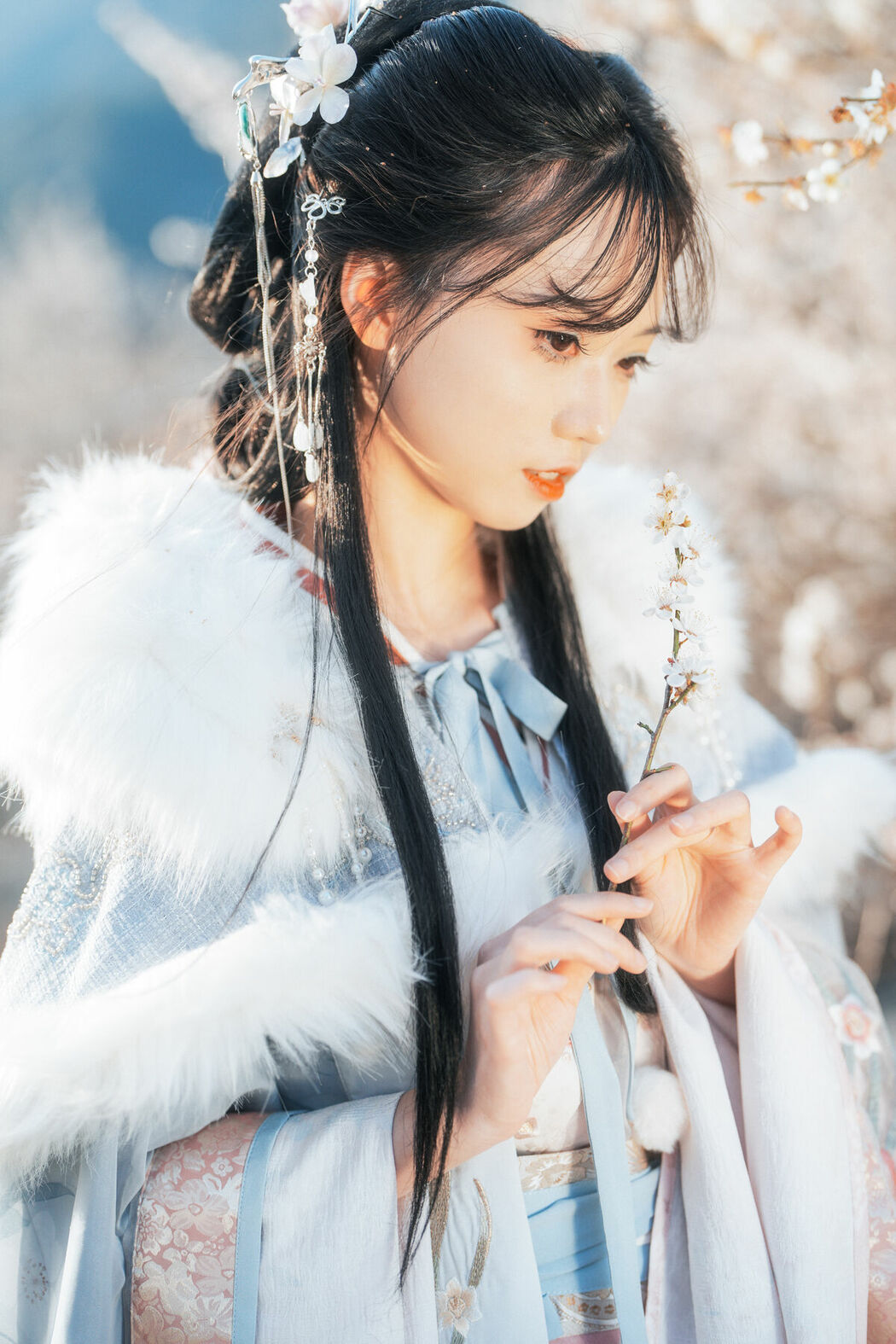 YiTuYu艺图语 Vol.10209 Nan You Chen Miao Miao (18P)