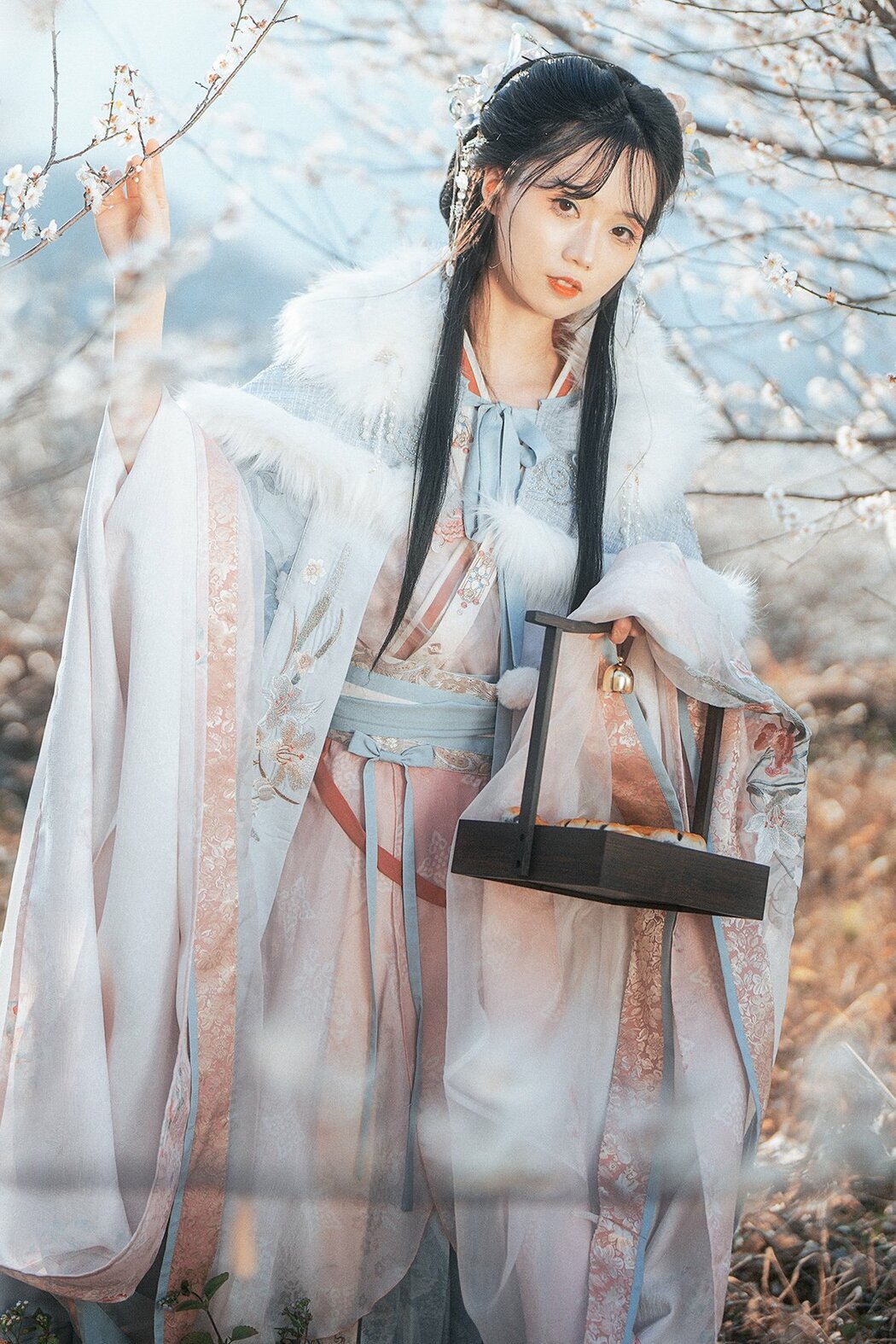 YiTuYu艺图语 Vol.10209 Nan You Chen Miao Miao (18P) Cover Photo