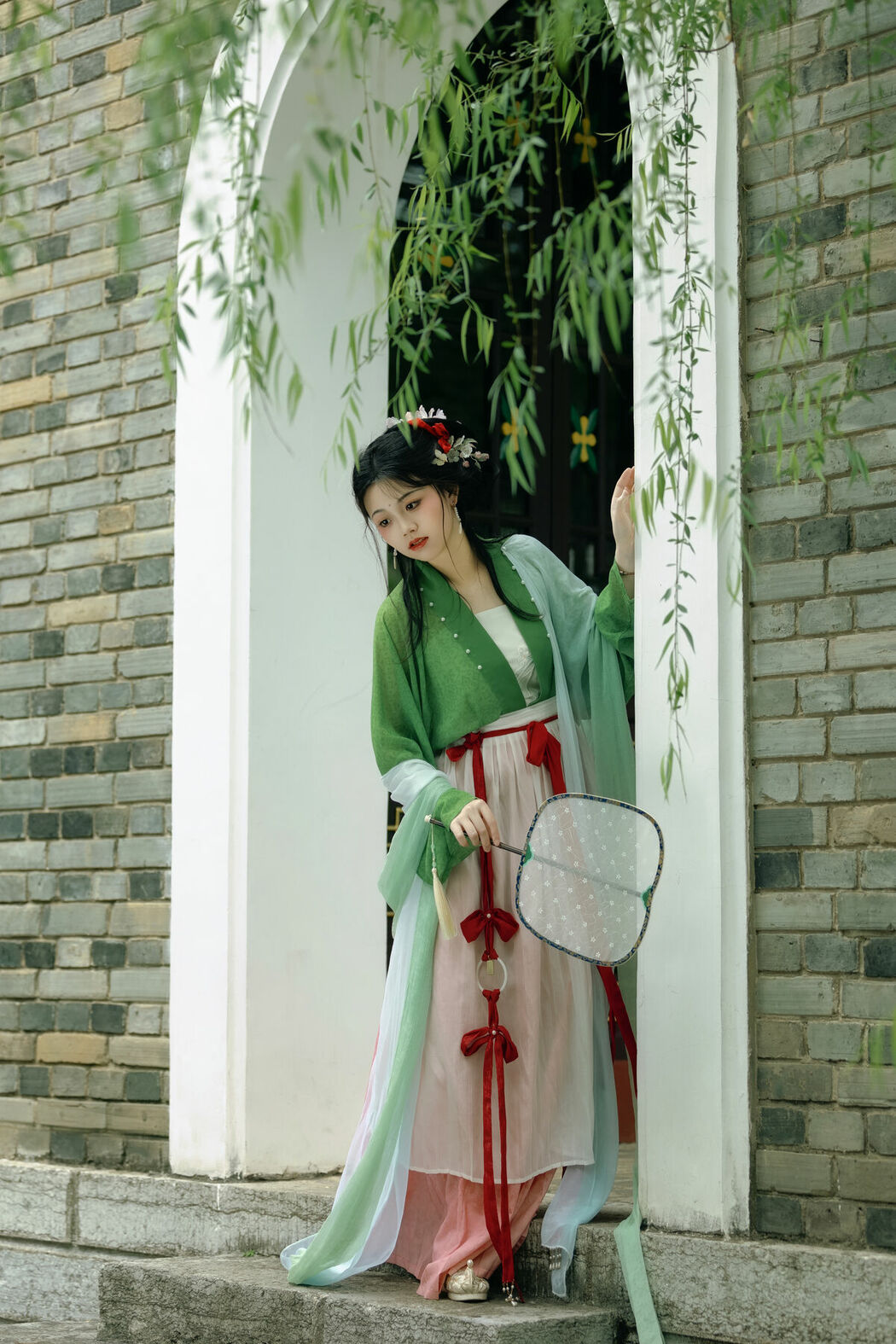 YiTuYu艺图语 Vol.10212 Jin Zou Ba (15P)