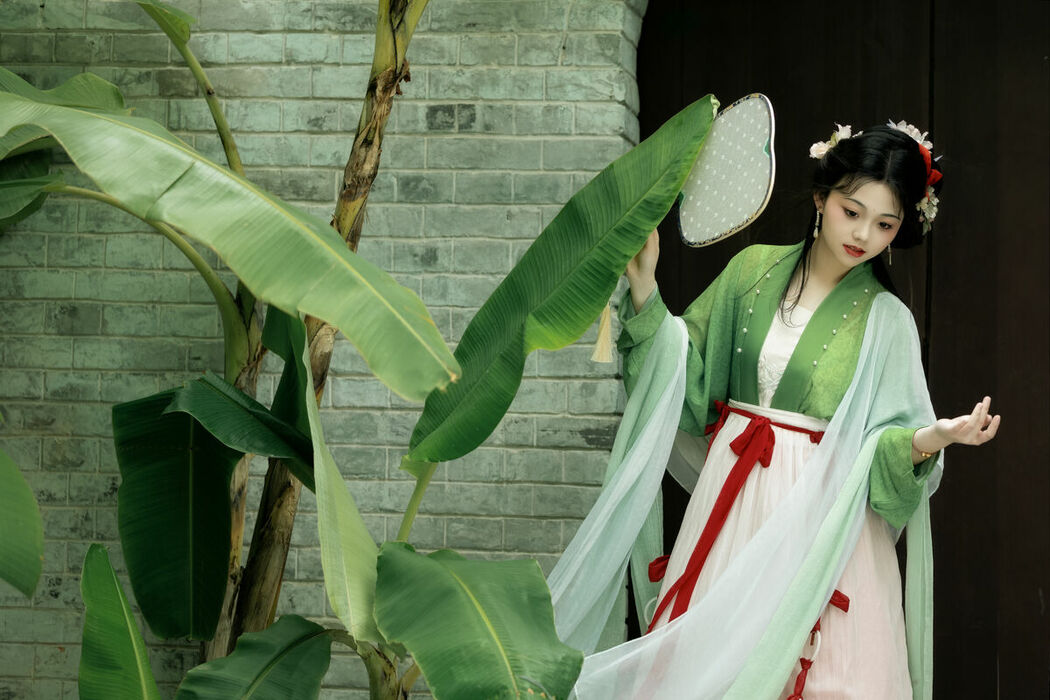 YiTuYu艺图语 Vol.10212 Jin Zou Ba (15P)