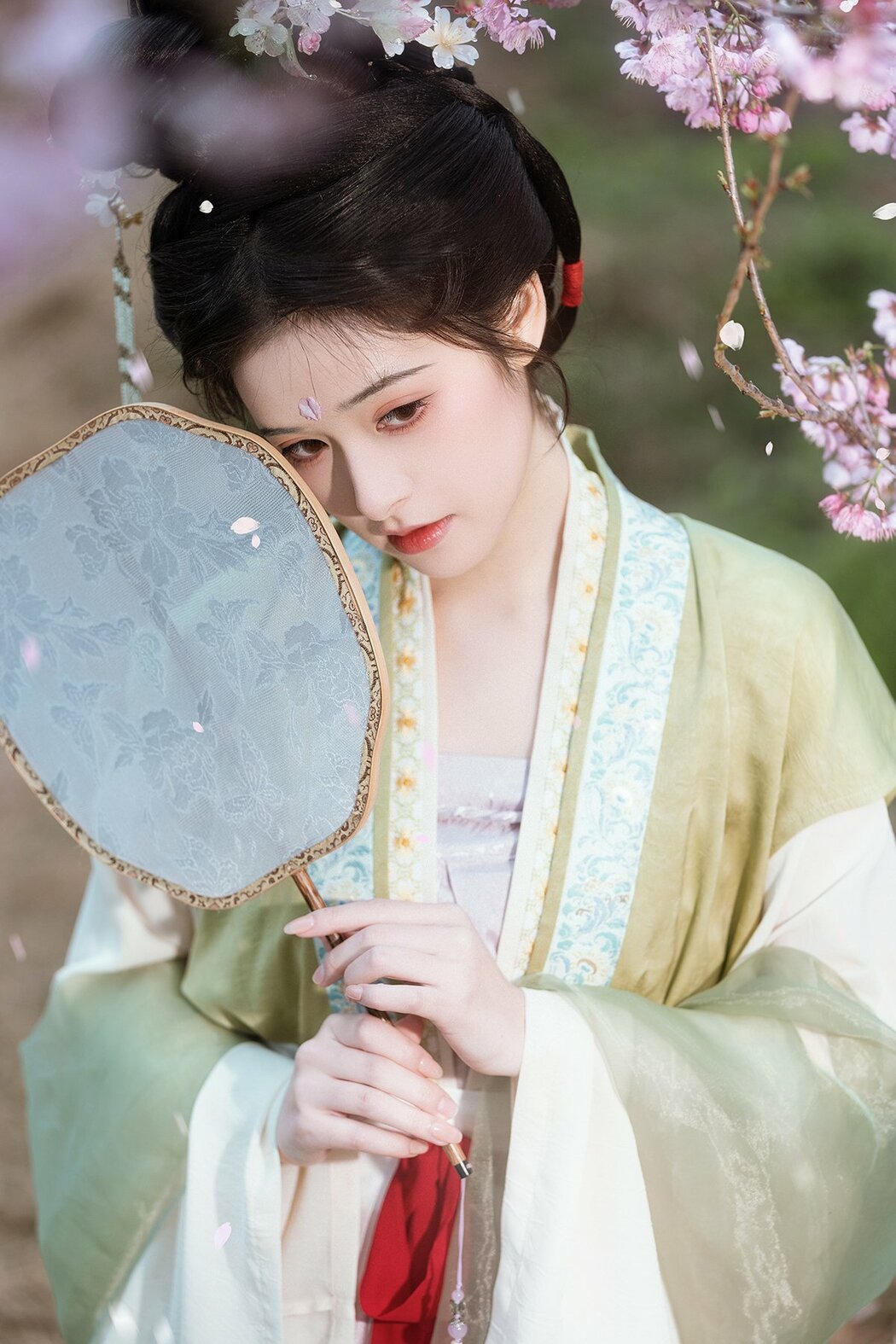 YiTuYu艺图语 Vol.10215 Tian Tian Quan Quan (21P) Cover Photo