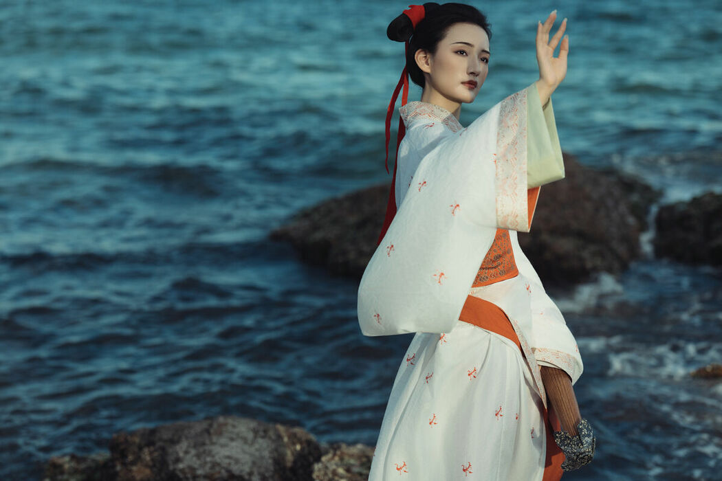YiTuYu艺图语 Vol.10217 Xie Tian Li (33P)