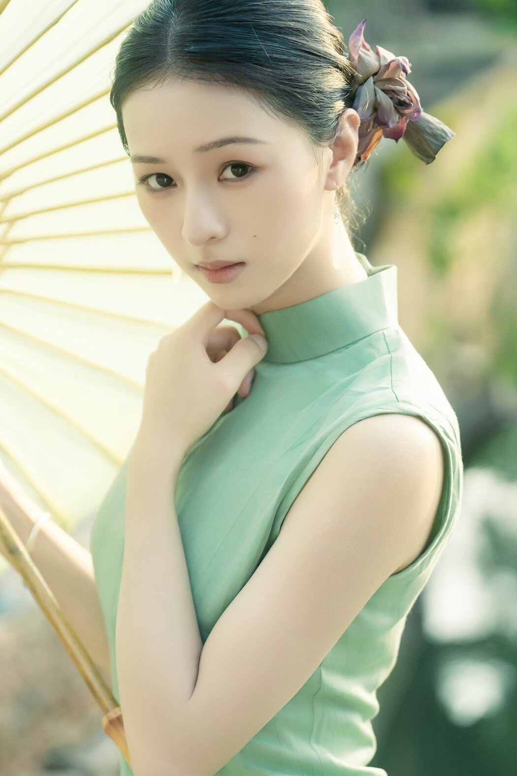 YiTuYu艺图语 Vol.10221 Shen Jia He (14P) Cover Photo