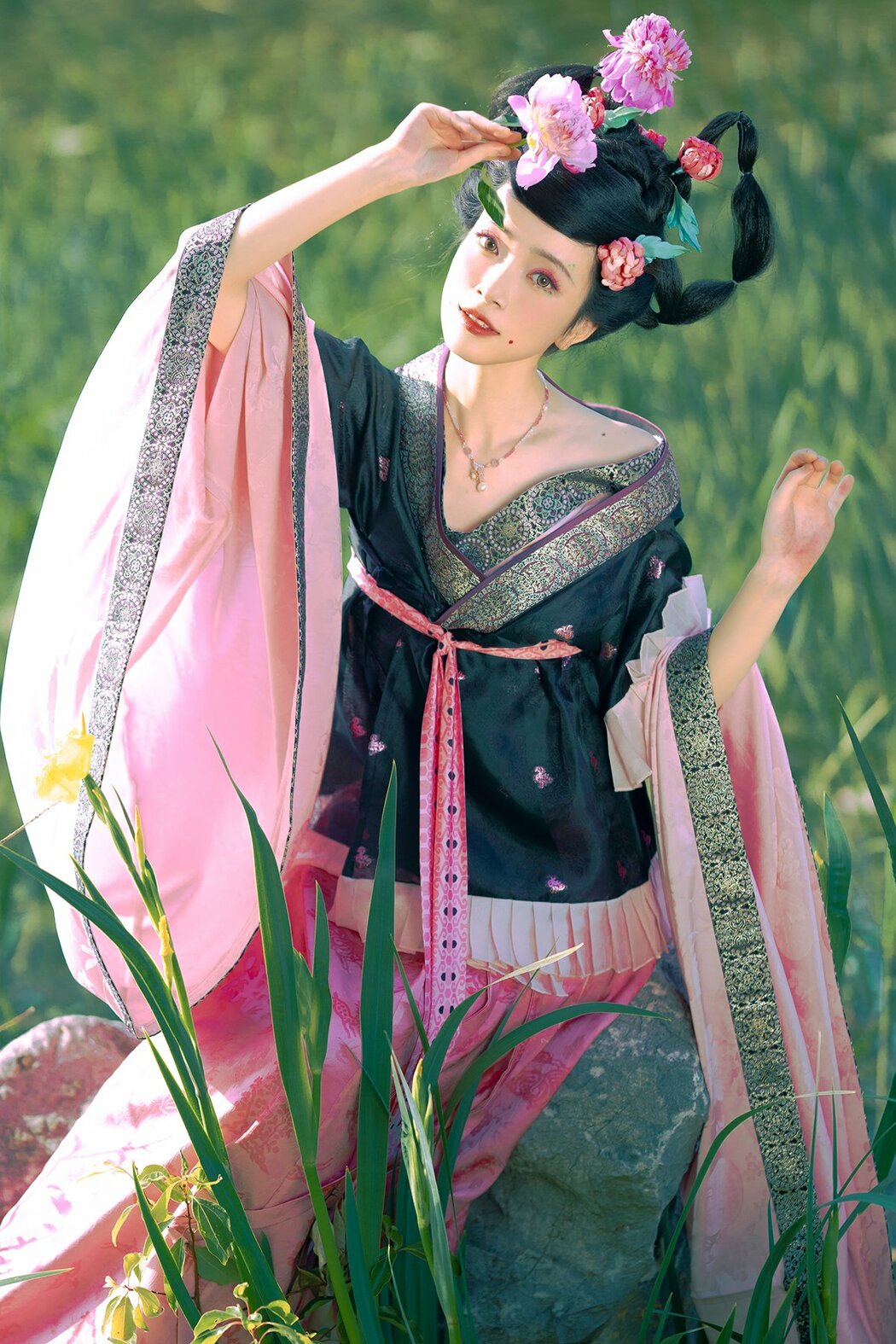YiTuYu艺图语 Vol.10223 Tao Chi (13P) Cover Photo