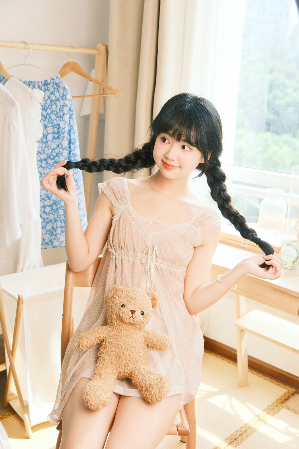 YiTuYu艺图语 Vol.10224 Xiao Li Hua Er (28P)