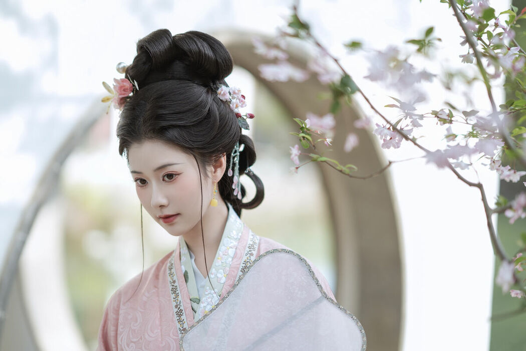 YiTuYu艺图语 Vol.10229 Jiang Zhu (21P)