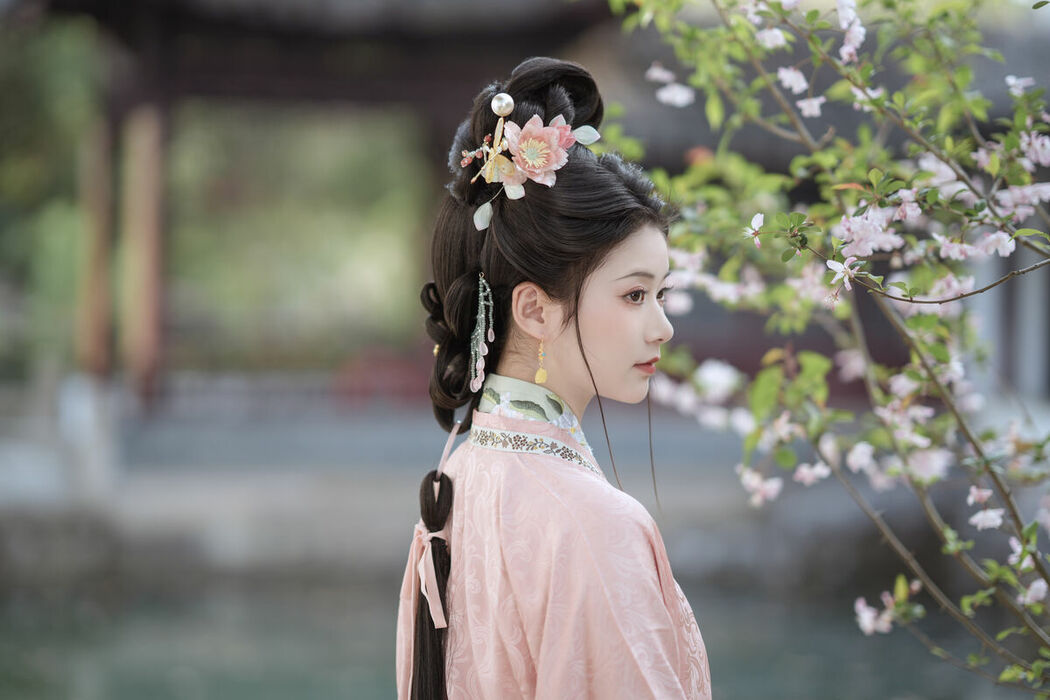 YiTuYu艺图语 Vol.10229 Jiang Zhu (21P)