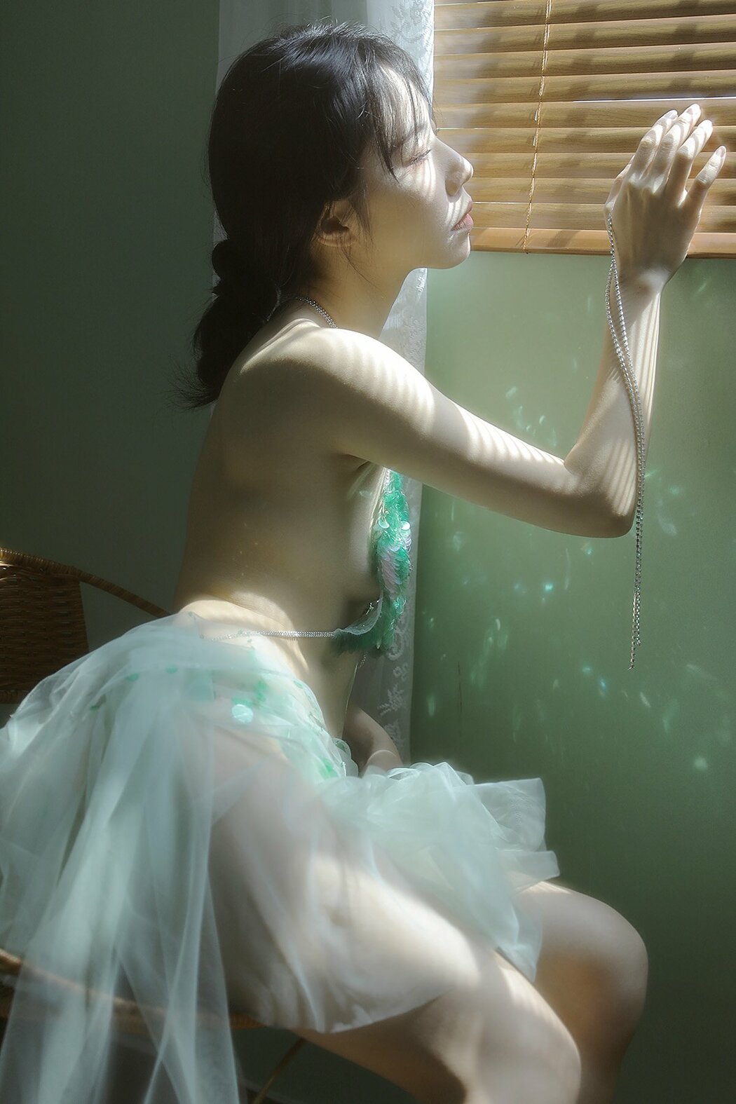 YiTuYu艺图语 Vol.10236 Ye Sheng Mo Te Yuan Zi (16P) Cover Photo