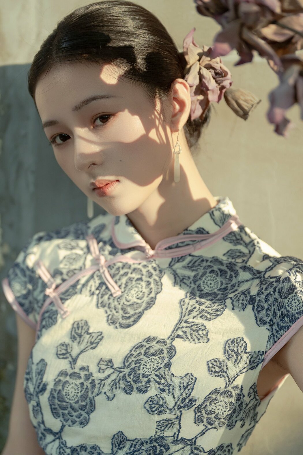 YiTuYu艺图语 Vol.10237 Shen Jia He (17P) Cover Photo