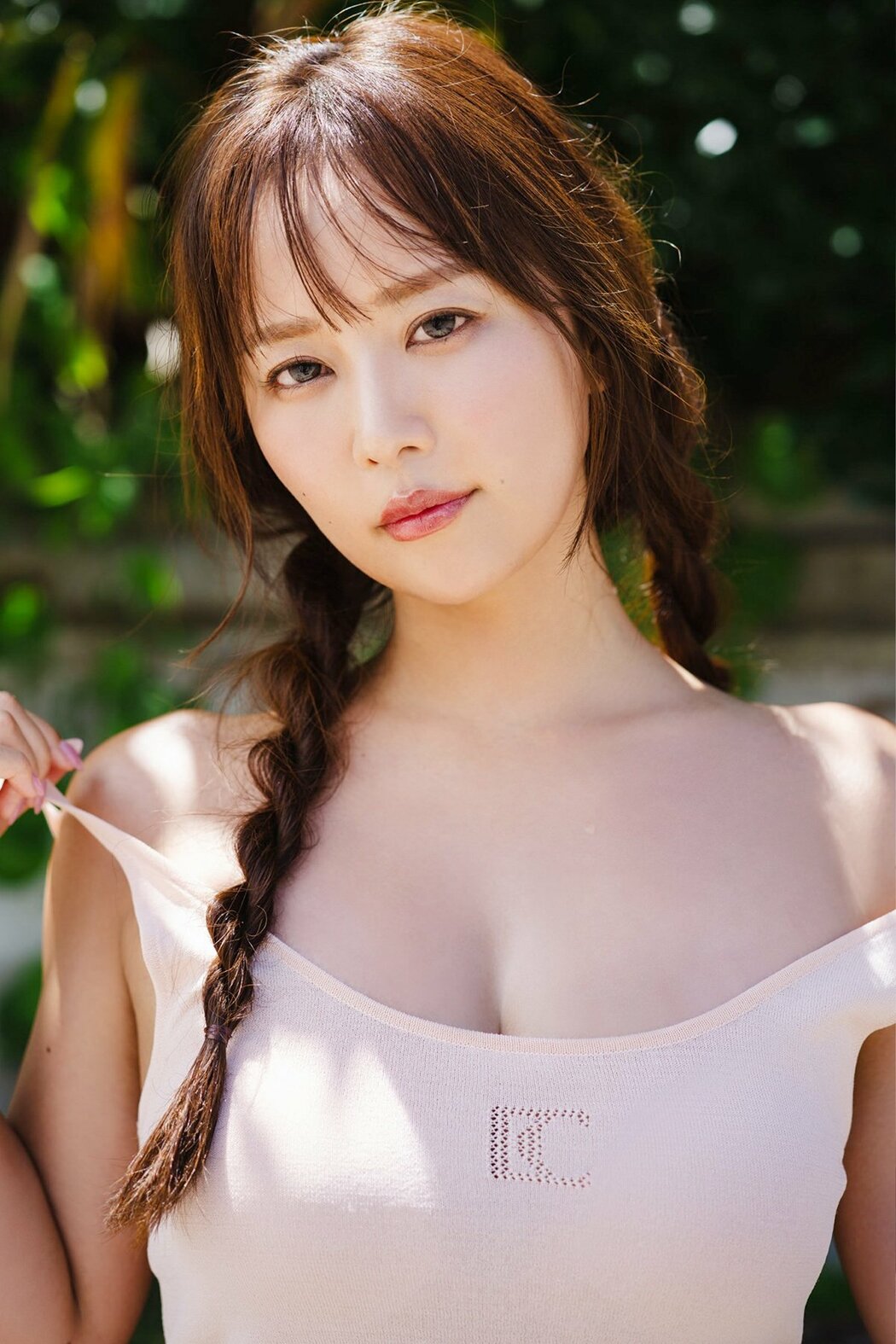 JP Yuka Iguchi 井口裕香 – 週プレ プラス アザーカット集 続-恋する沖縄 prologue 週プレ PHOTO BOOK (32P) Cover Photo