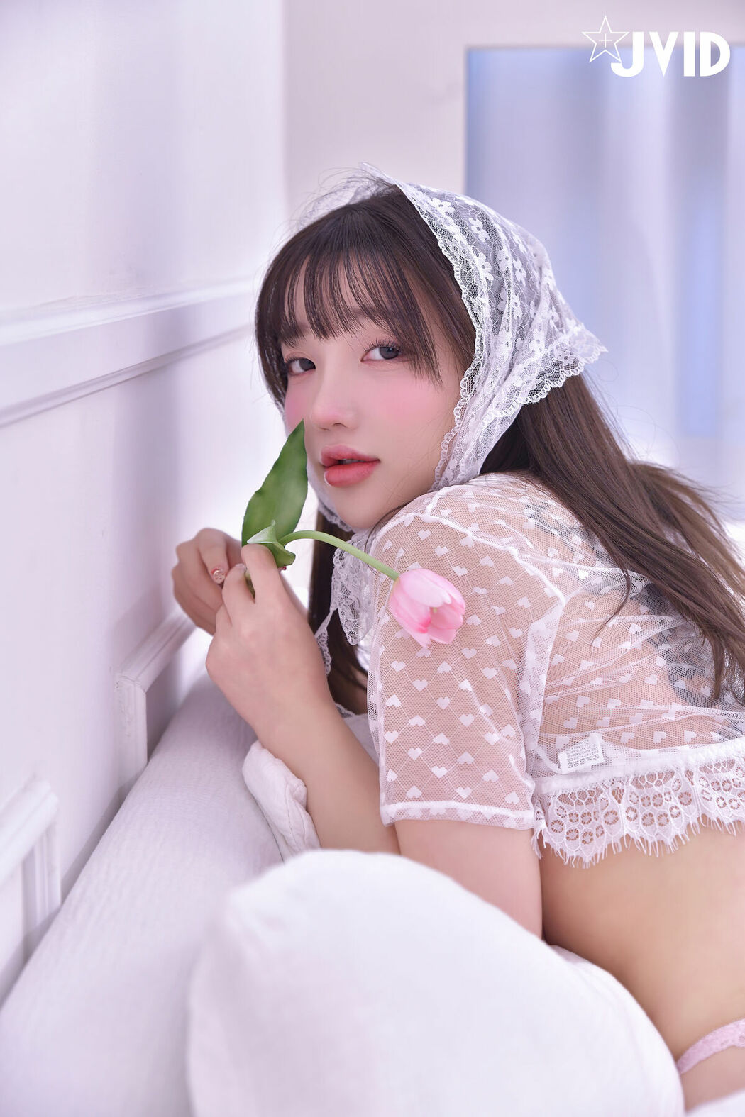Son Ye-Eun 손예은 – 粉白蕾絲小婦人 (70P – 1V)