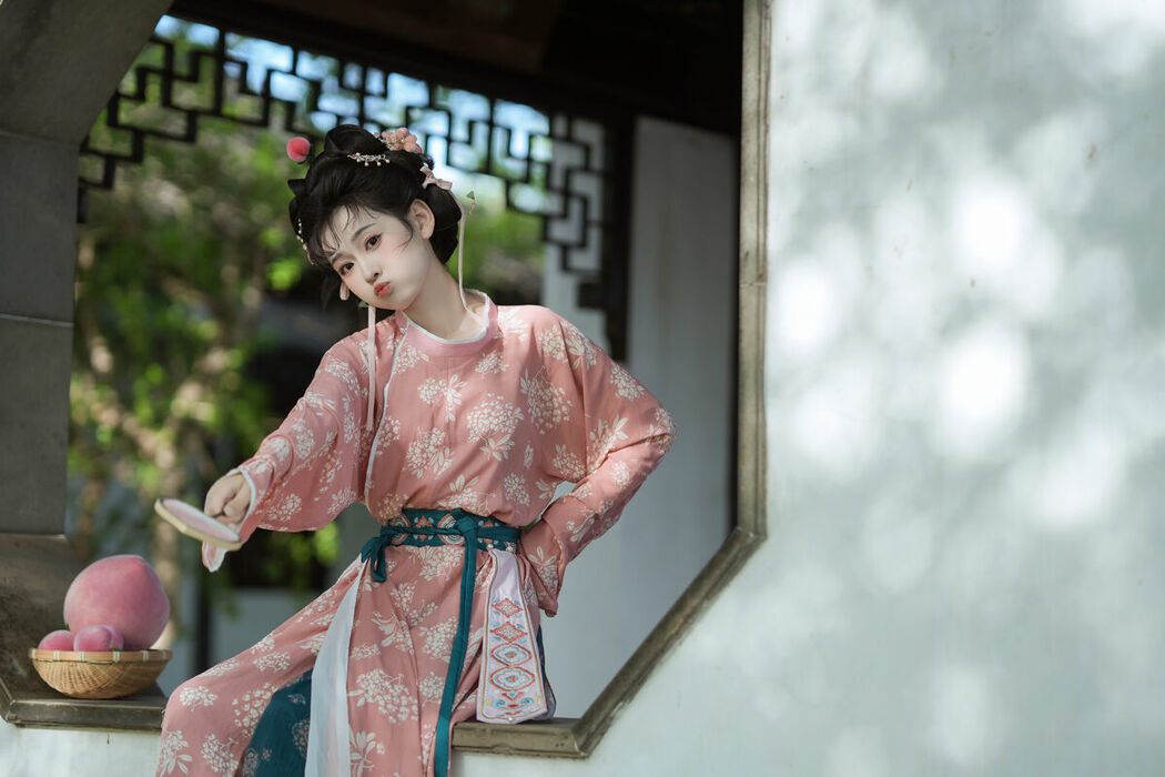 YiTuYu艺图语 Vol.10251 Tian Xin Ya Ya (18P)
