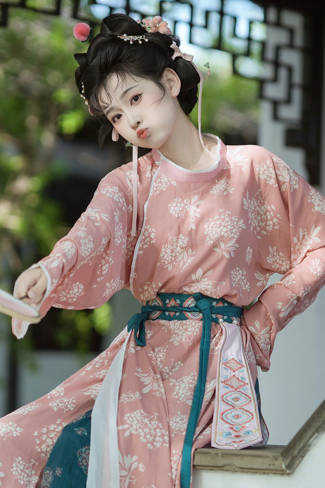 YiTuYu艺图语 Vol.10251 Tian Xin Ya Ya (18P) Cover Photo