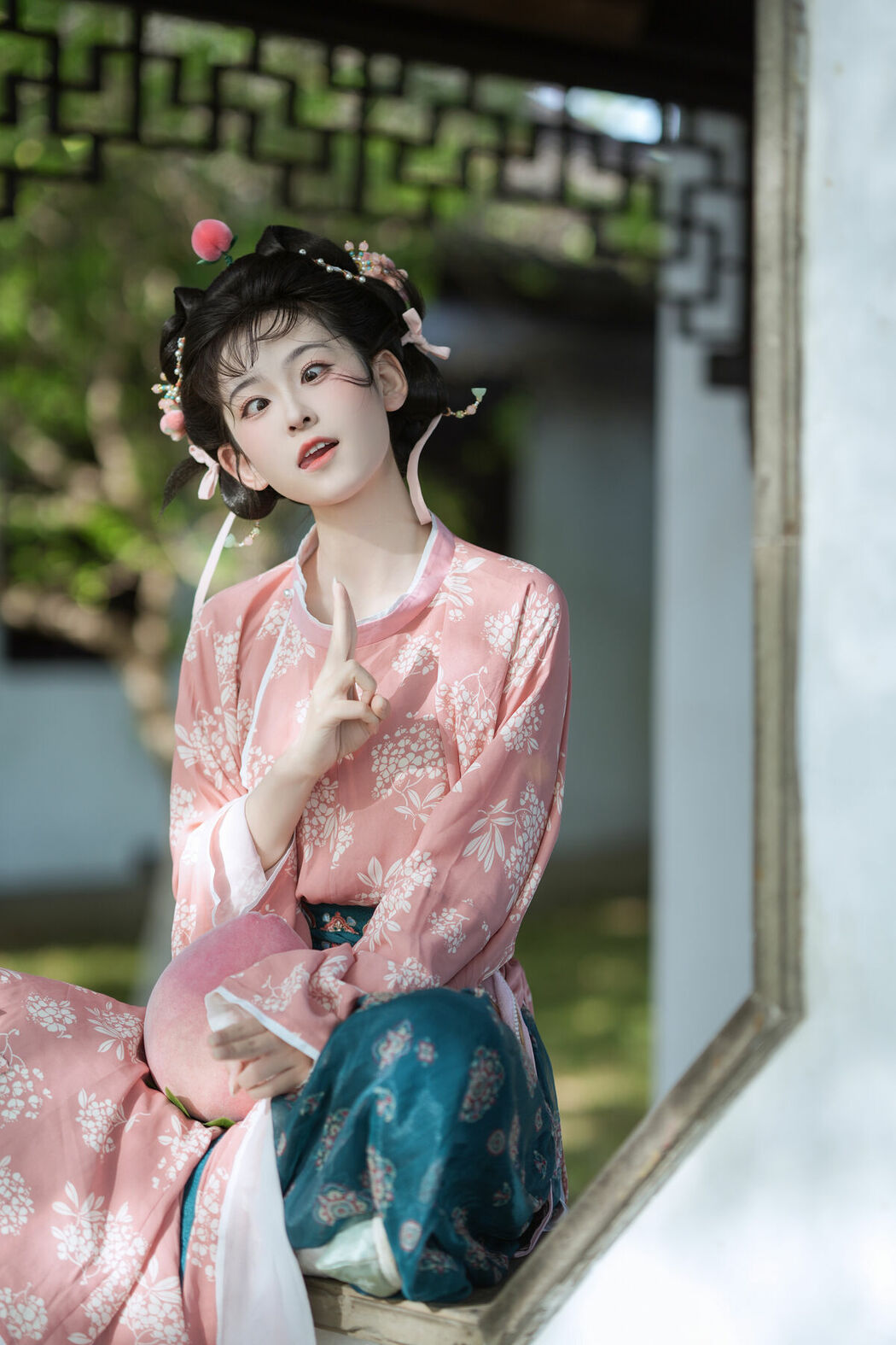 YiTuYu艺图语 Vol.10251 Tian Xin Ya Ya (18P)