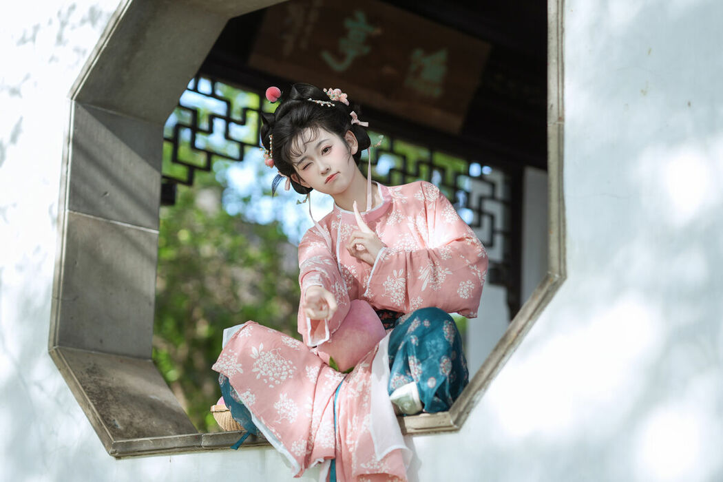 YiTuYu艺图语 Vol.10251 Tian Xin Ya Ya (18P)
