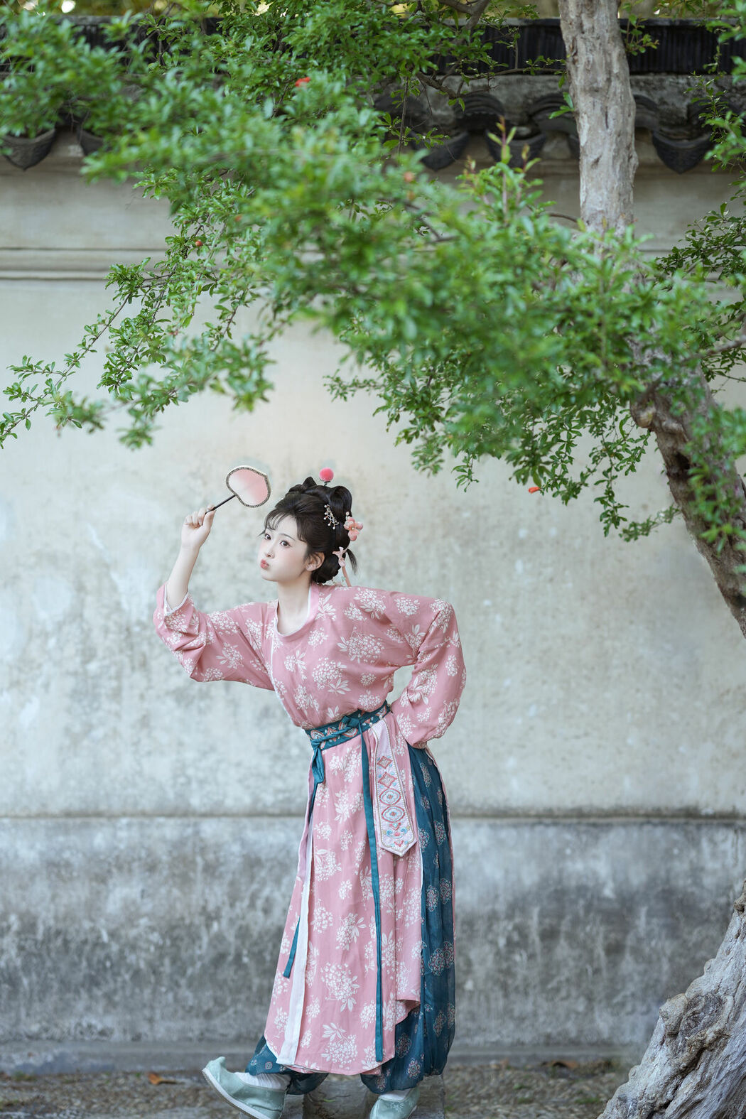 YiTuYu艺图语 Vol.10251 Tian Xin Ya Ya (18P)