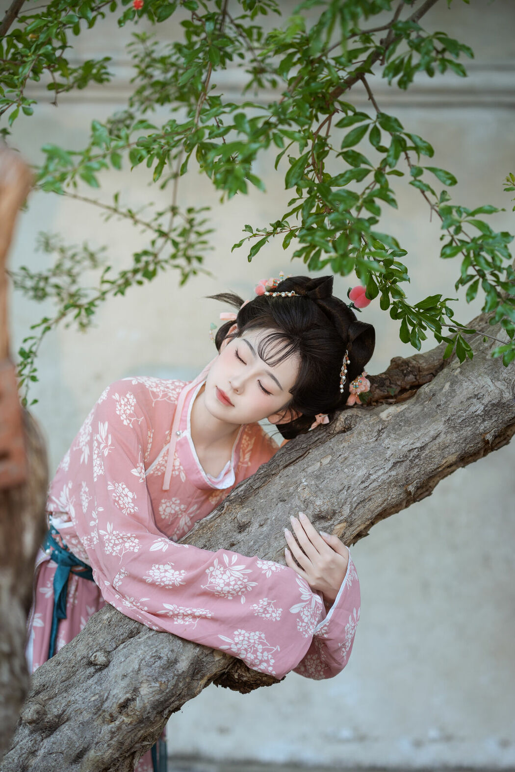 YiTuYu艺图语 Vol.10251 Tian Xin Ya Ya (18P)