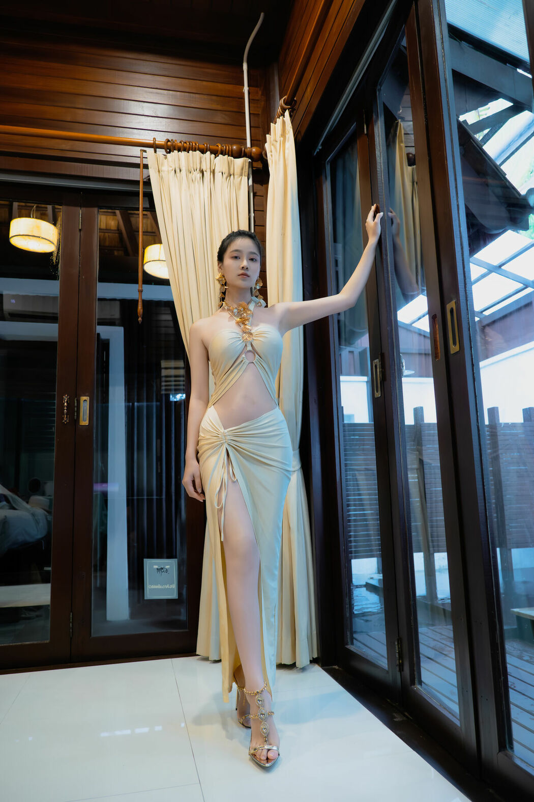Coser@年年Nnian – 海边维纳斯 (81P)