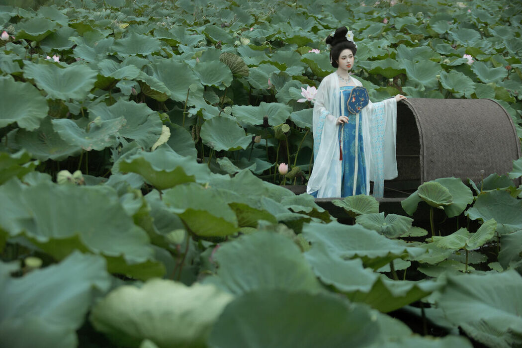 YiTuYu艺图语 Vol.10268 Mao Jiang (45P)